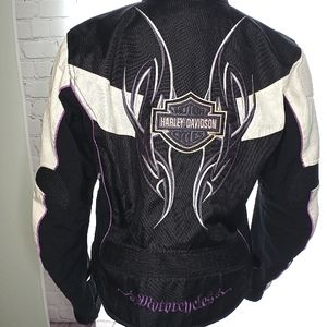Harley-Davidson women's  riding jacket size large but fits like a medium.